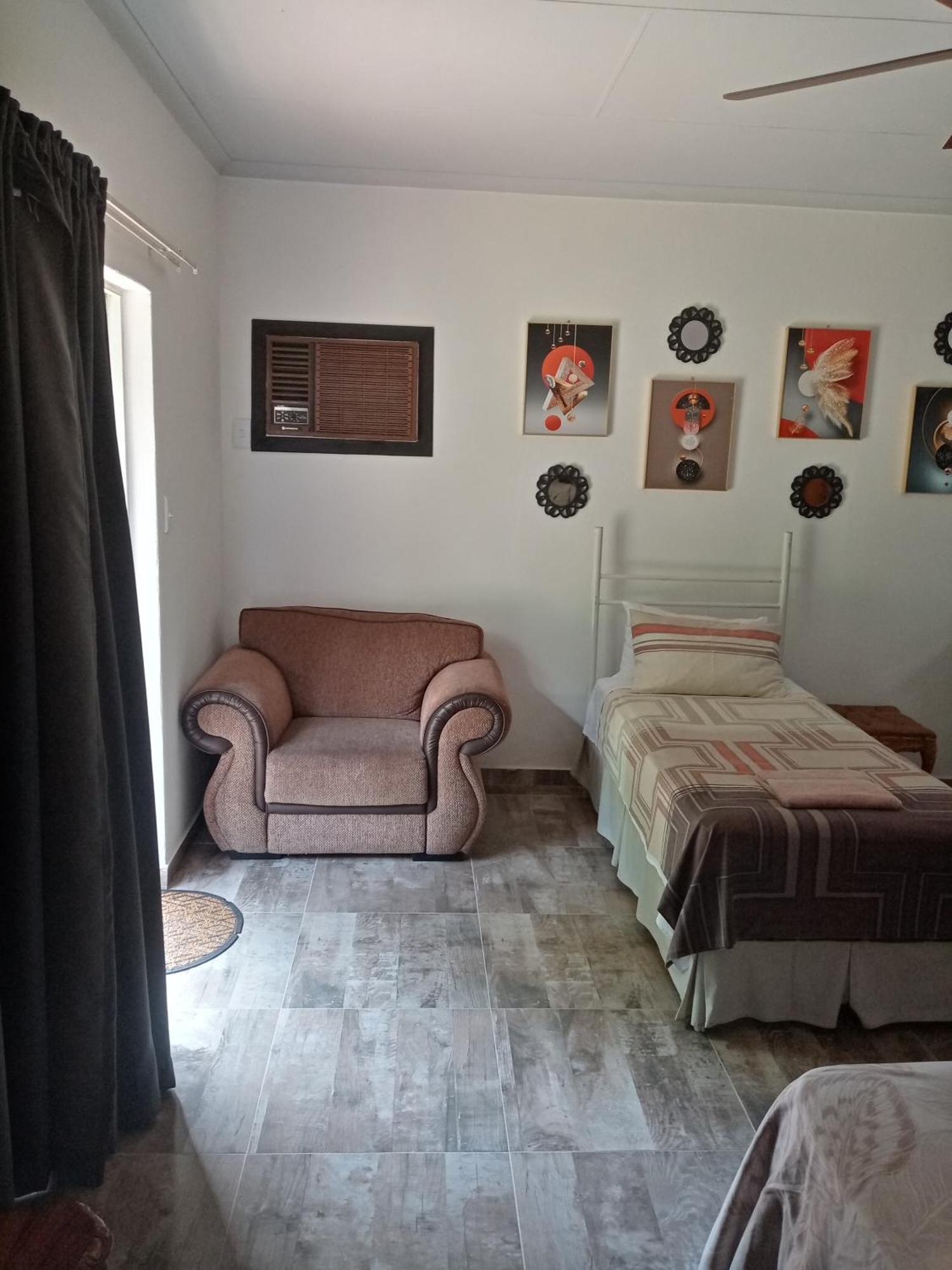 De La Rose Guesthouse Lephalale Eksteriør billede